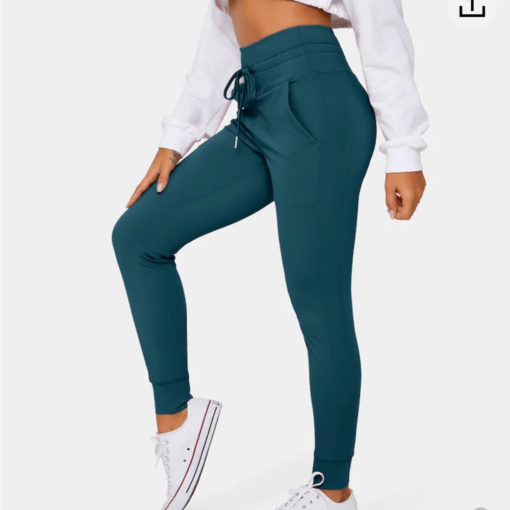 Halara Joggers
